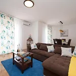 Family Spacious Apartament