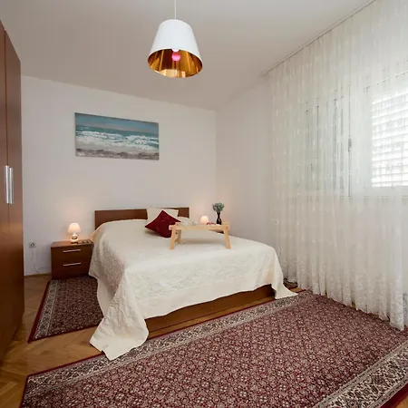 Family Spacious Apartment Split
