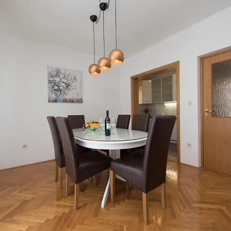 Family Spacious Lägenhet Split