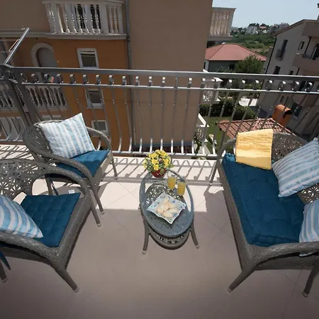 Family Spacious Lägenhet Split