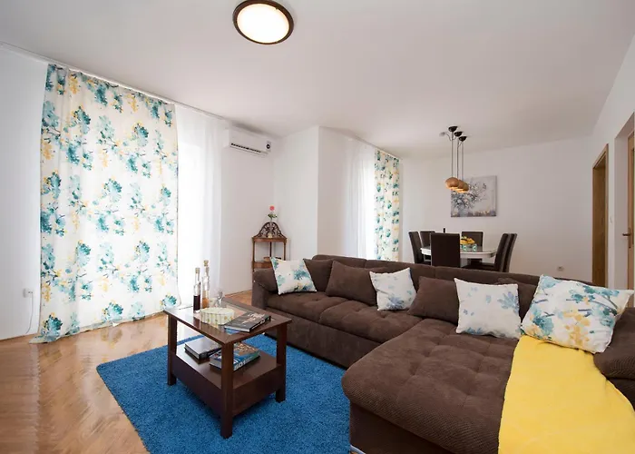 Family Spacious Apartman